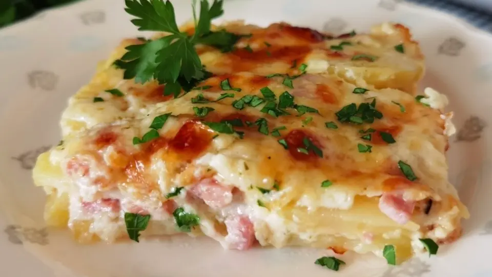 Картофи със бекон и сметана